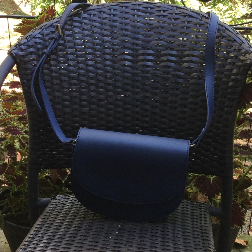 NWT LOFT navy cross-body. Magnetic closure. Several inside pockets. classy!